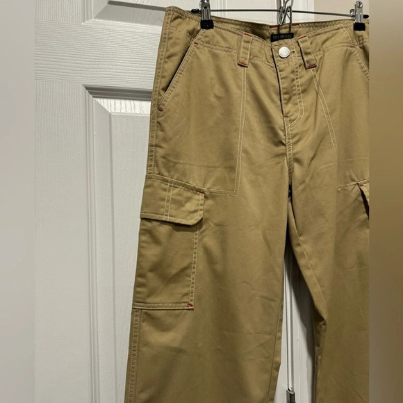 True Religion Military Single Needle Cargo Pant Travertine
Khaki Women's 28 NWT - Picture 10 of 16